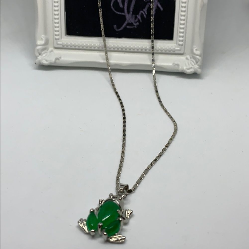18k gold plated jade frog pendant with chain - Picture 5 of 8
